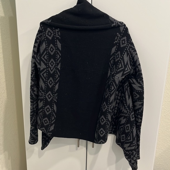 ✨Patagonia ✨ Cozy women’s open sweater with geometric Aztec pattern ✨ 💯% WooL - Picture 3 of 3